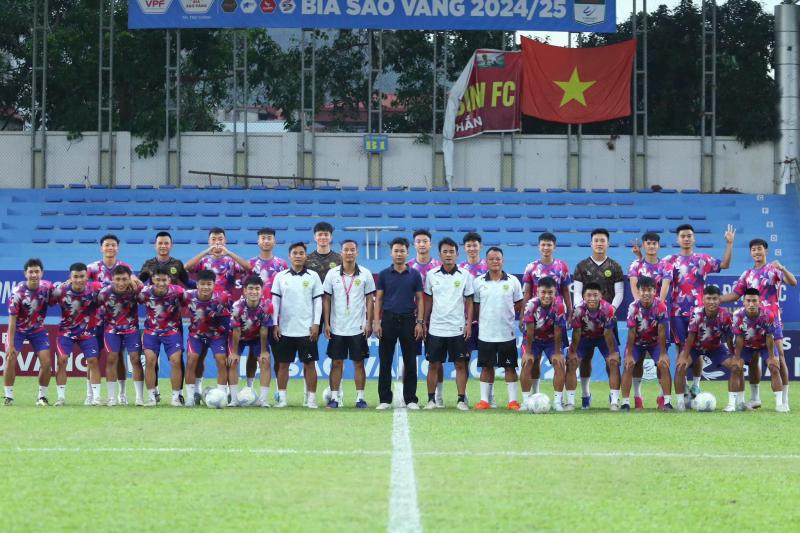 Hòa Bình vẫn đá hạng nhất, VPF mừng hơn bắt được vàng: Xin đổi tên, chuyển sang sân Việt Trì- Ảnh 3. Hòa Bình vẫn đá hạng nhất, VPF mừng hơn bắt được vàng: Xin đổi tên, chuyển sang sân Việt Trì- Ảnh 3.