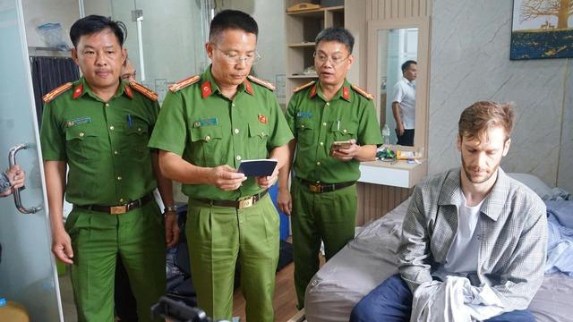 Vụ cướp tiệm vàng ở Đà Nẵng: Cuộc truy đuổi nghẹt thở trong đêm mưa - Ảnh 5. Vụ cướp tiệm vàng ở Đà Nẵng: Cuộc truy đuổi nghẹt thở trong đêm mưa - Ảnh 5.
