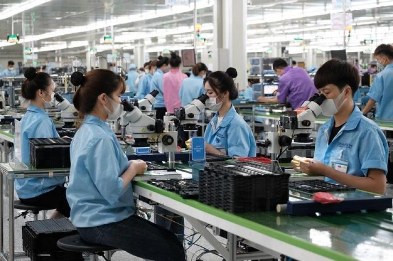 Giảm một nửa mức đóng công đoàn phí- Ảnh 1. Giảm một nửa mức đóng công đoàn phí- Ảnh 1.