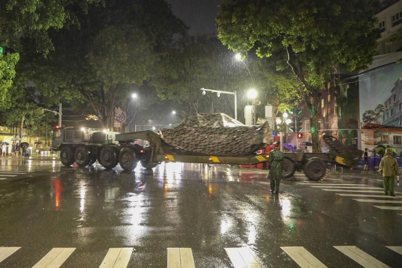 Dàn khí tài tham gia nhiệm vụ A80 tập kết về trung tâm Hà Nội trong đêm - Ảnh 15. Dàn khí tài tham gia nhiệm vụ A80 tập kết về trung tâm Hà Nội trong đêm - Ảnh 15.