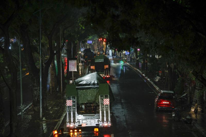Dàn khí tài tham gia nhiệm vụ A80 tập kết về trung tâm Hà Nội trong đêm - Ảnh 12. Dàn khí tài tham gia nhiệm vụ A80 tập kết về trung tâm Hà Nội trong đêm - Ảnh 12.