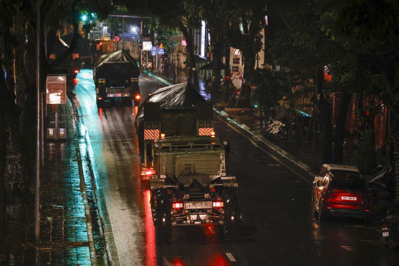 Dàn khí tài tham gia nhiệm vụ A80 tập kết về trung tâm Hà Nội trong đêm - Ảnh 10. Dàn khí tài tham gia nhiệm vụ A80 tập kết về trung tâm Hà Nội trong đêm - Ảnh 10.