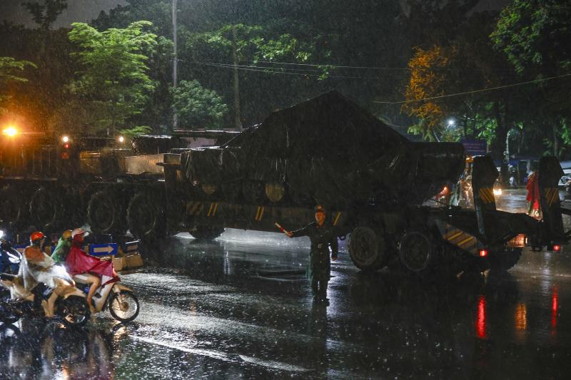 Dàn khí tài tham gia nhiệm vụ A80 tập kết về trung tâm Hà Nội trong đêm - Ảnh 8. Dàn khí tài tham gia nhiệm vụ A80 tập kết về trung tâm Hà Nội trong đêm - Ảnh 8.