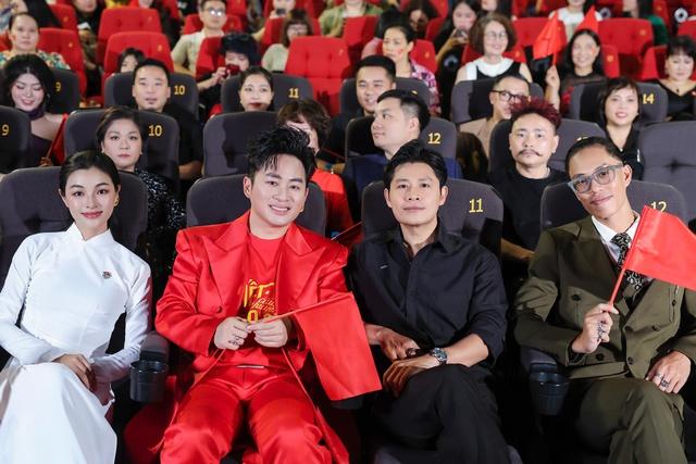 Tùng Dương tung “phiên bản hoàn hảo nhất” cho “Viết tiếp câu chuyện hòa bình” - Ảnh 3.