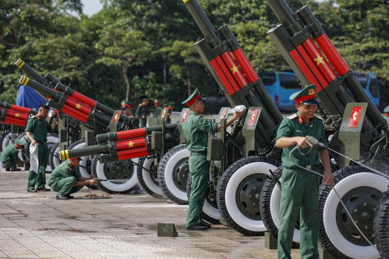 Ngắm dàn pháo lễ phục vụ nhiệm vụ A80 trước sân vận động Mỹ Đình - Ảnh 1. Ngắm dàn pháo lễ phục vụ nhiệm vụ A80 trước sân Mỹ Đình - Ảnh 1.
