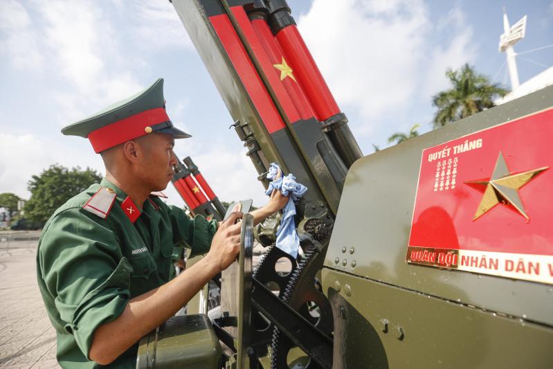 Ngắm dàn pháo lễ phục vụ nhiệm vụ A80 trước sân vận động Mỹ Đình - Ảnh 2. Ngắm dàn pháo lễ phục vụ nhiệm vụ A80 trước sân vận động Mỹ Đình - Ảnh 2.