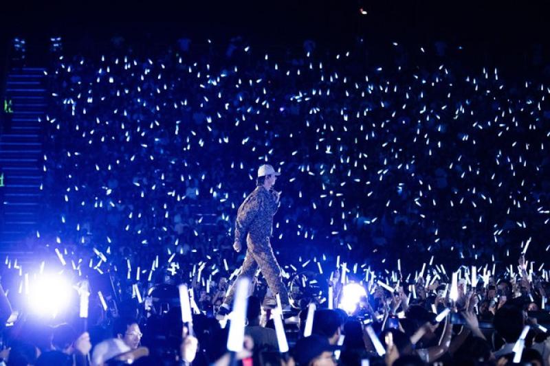 Cặp đôi Đen và Hoàng Thùy Linh đốt nóng V Concert - Ảnh 5.