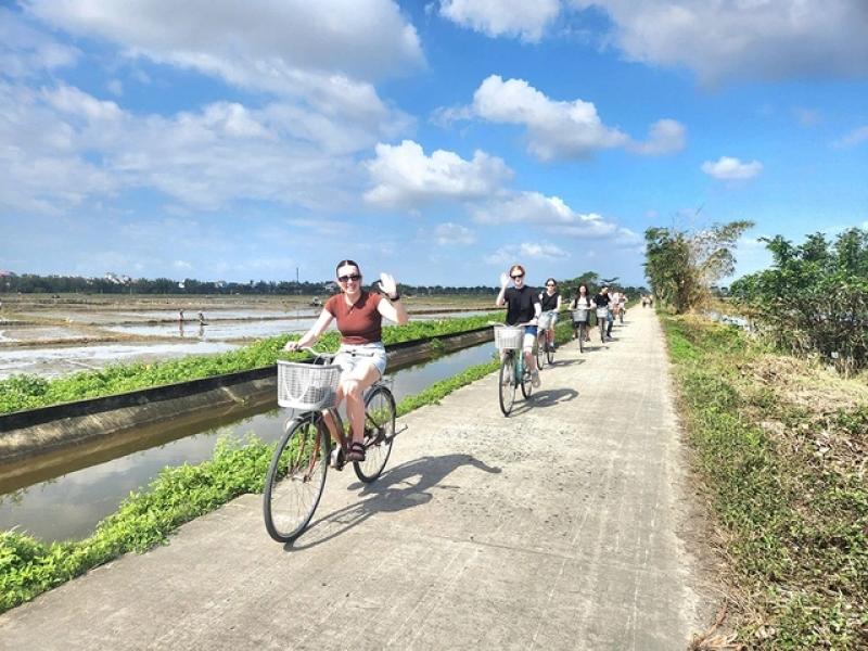 Du lịch Việt Nam tăng trưởng mạnh mẽ thu hút khách quốc tế trong năm 2023 - Ảnh 1. Du lịch Việt Nam tăng trưởng mạnh mẽ thu hút khách quốc tế trong năm 2023 - Ảnh 1.