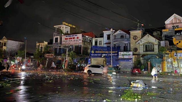 Lốc xóay kinh hoàng tại Ninh Bình khiến 1 người thiệt mạng, 225 nhà dân hư hỏng - Ảnh 2.