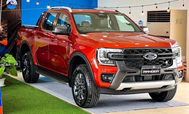 Xe bán tải hút khách, Ford Ranger bán chạy nhất Toyota Hilux vượt Mitsubishi Triton - Ảnh 2.