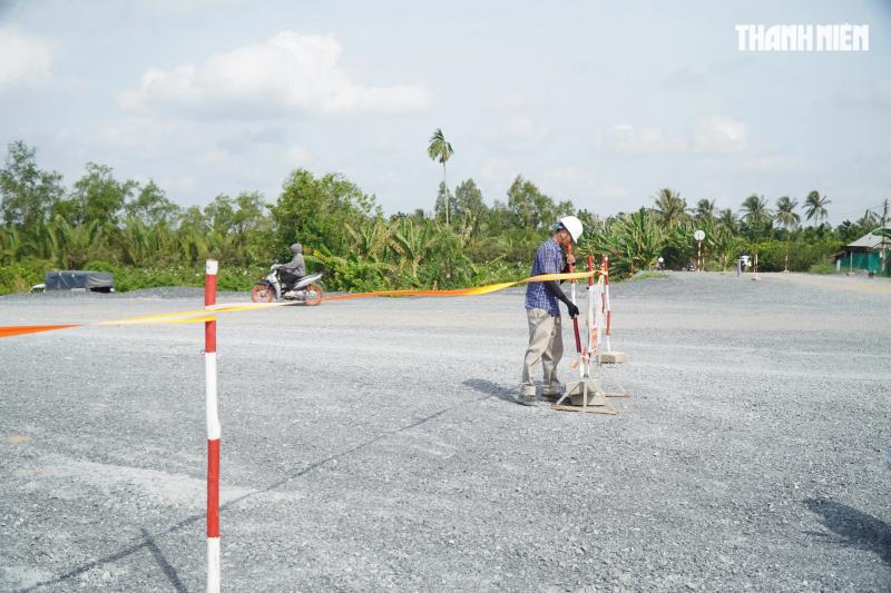 Người dân ‘xé rào’ vào công trường cầu Đại Ngãi vì không có biển cấm- Ảnh 8. Người dân ‘xé rào’ vào công trường cầu Đại Ngãi vì không có biển cấm- Ảnh 8.