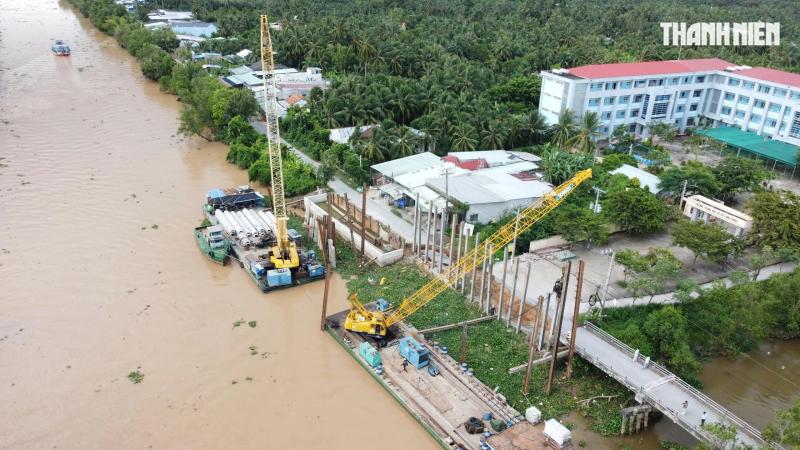Hiện trường vụ sạt lở nghiêm trọng ngay trước cổng trường học ở Đồng Tháp- Ảnh 1.