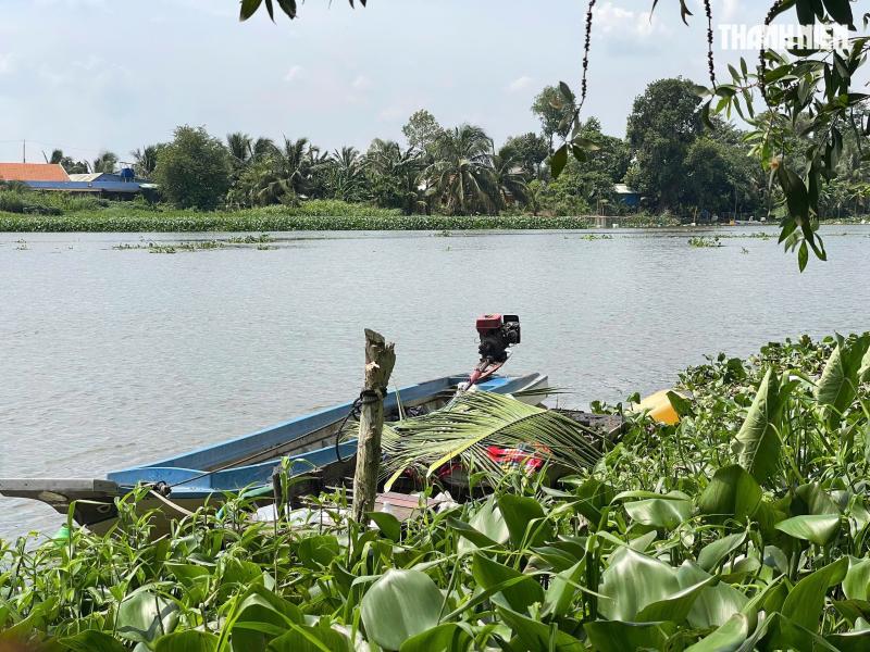 Phát hiện thi thể trôi trên sông, cách xuồng gỗ bị chìm 700 m - Ảnh 1.
