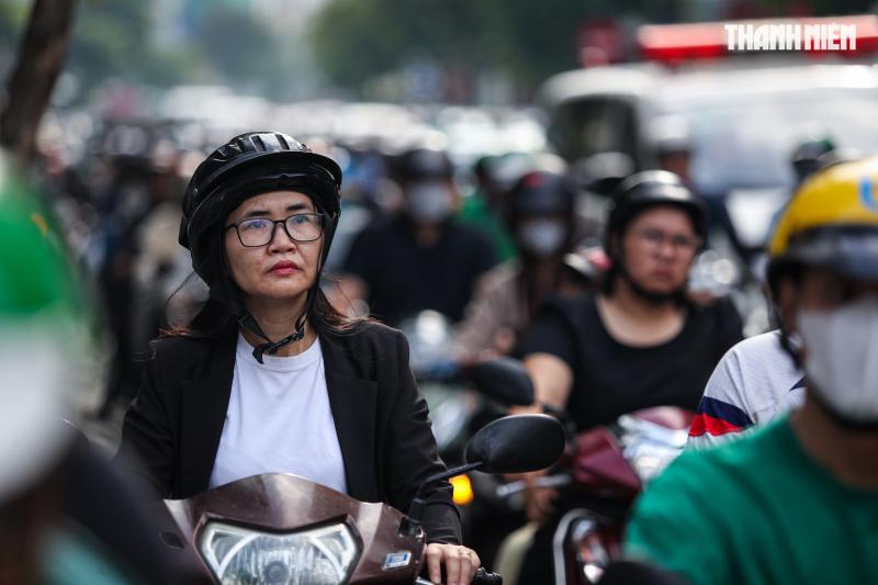 Xe kẹt cứng đường Bạch Đằng cửa ngõ sân bay Tân Sơn Nhất mỗi ngày - Ảnh 5. Xe kẹt cứng đường Bạch Đằng cửa ngõ sân bay Tân Sơn Nhất mỗi ngày - Ảnh 5.