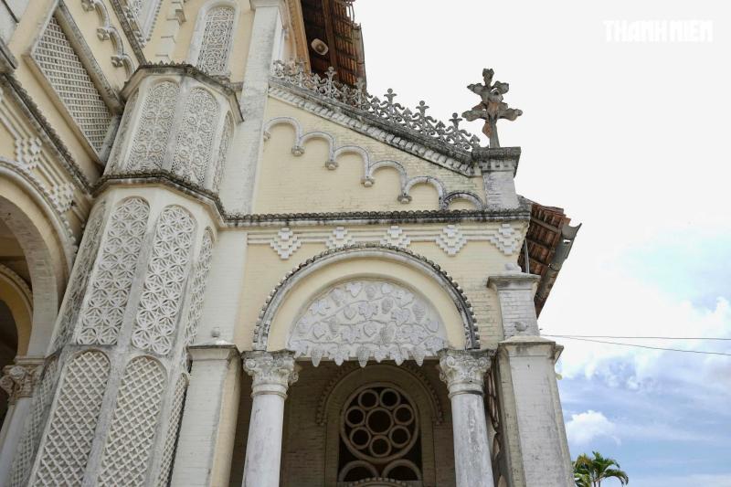 Khám phá nhà thờ trăm tuổi có tháp chuông cao nhất miền Tây- Ảnh 8.