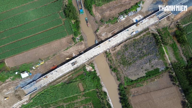 Người dân ‘xé rào’ vào công trường cầu Đại Ngãi vì không có biển cấm- Ảnh 18. Người dân ‘xé rào’ vào công trường cầu Đại Ngãi vì không có biển cấm- Ảnh 18.