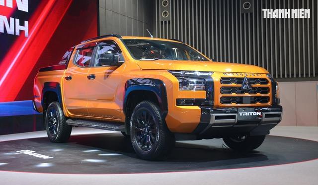 Xe bán tải hút khách, Ford Ranger bán chạy nhất Toyota Hilux vượt Mitsubishi Triton - Ảnh 1.