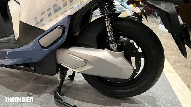 Vì sao lốp xe máy điện khó tháo lắp hơn xe máy xăng - Ảnh 1. Vì sao lốp xe máy điện khó tháo lắp hơn xe máy xăng - Ảnh 1.