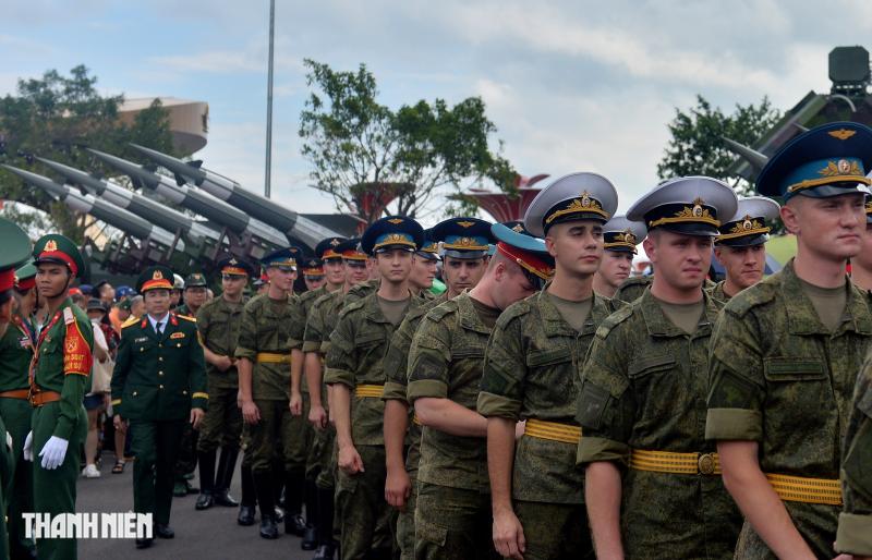 Quân đội Nga, Lào và Campuchia thăm khí tài hiện đại của quân đội Việt Nam- Ảnh 5.