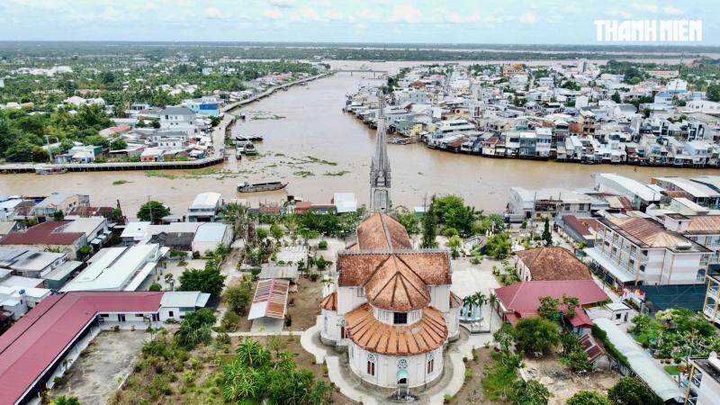 Khám phá nhà thờ trăm tuổi có tháp chuông cao nhất miền Tây- Ảnh 10.