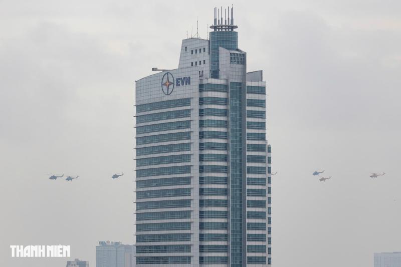 Biên đội trực thăng, CASA lần đầu luyện bay diễu binh trên Quảng trường Ba Đình- Ảnh 6. Biên đội trực thăng, CASA lần đầu luyện bay diễu binh trên Quảng trường Ba Đình- Ảnh 6.