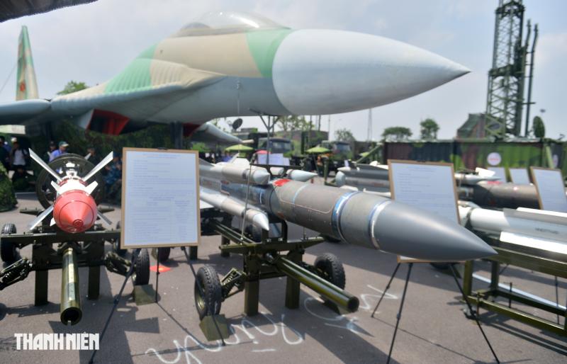 Hình ảnh 5 loại tên lửa hiện đại của tiêm kích Su30-MK2 lần đầu được công bố- Ảnh 1. Hình ảnh 5 loại tên lửa hiện đại của tiêm kích Su30-MK2 lần đầu được công bố- Ảnh 1.
