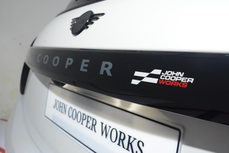Ô tô hạng sang cỡ nhỏ đậm chất chơi MINI John Cooper Works 2025 có gì mới? - Ảnh 14.