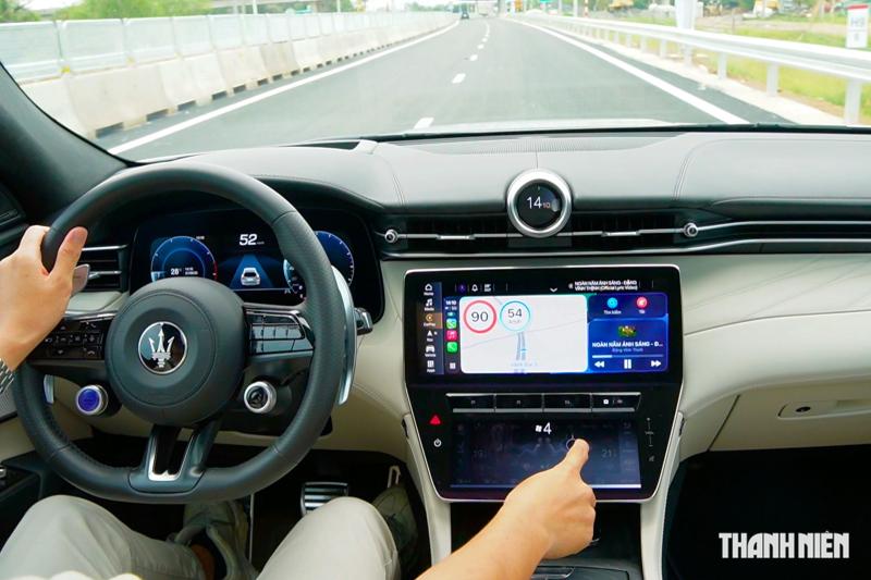 Cách chỉnh điều hòa 'độc lạ' trên SUV thể thao tiền tỉ - Ảnh 1. Cách chỉnh điều hòa 'lạ' trên SUV thể thao tiền tỉ - Ảnh 1.