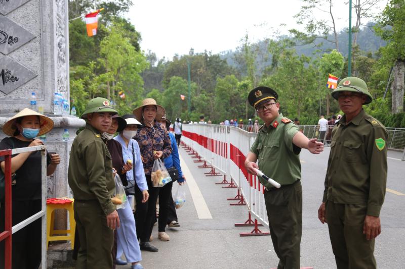 Giữ Tổ quốc bình yên: Bình yên miền đất Phật Yên Tử- Ảnh 1. Giữ Tổ quốc bình yên: Bình yên miền đất Phật Yên Tử- Ảnh 1.