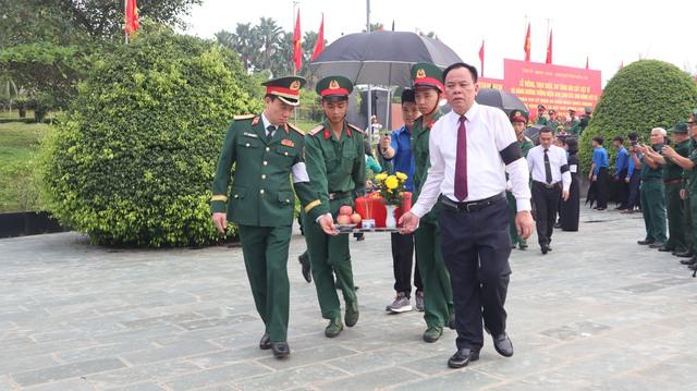 Truy điệu, an táng 30 hài cốt liệt sĩ tìm thấy ở sân bay Lộc Ninh- Ảnh 3. Truy điệu, an táng 30 hài cốt liệt sĩ tìm thấy ở sân bay Lộc Ninh- Ảnh 3.
