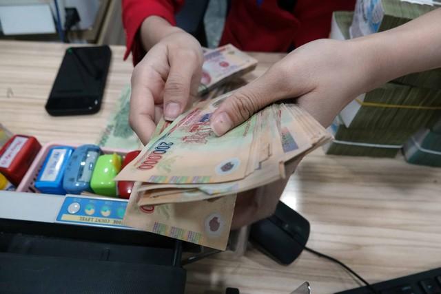 Ngân hàng 'chơi lớn' tặng thêm tiền cho khách hàng liên kết tài khoản trên VNeID- Ảnh 1. Ngân hàng 'chơi lớn' tặng thêm tiền cho khách hàng liên kết tài khoản trên VNeID- Ảnh 1.