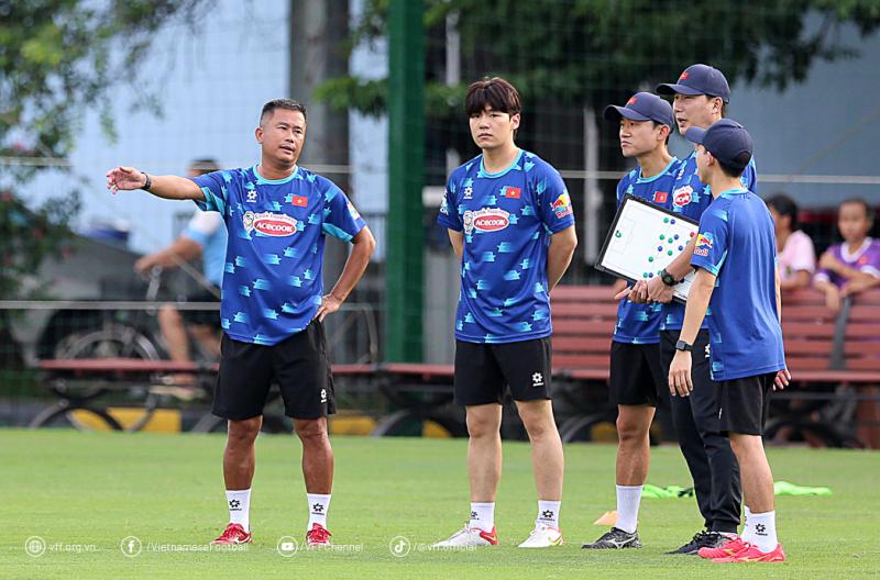 BHL tạm quyền đội tuyển Việt Nam: Thầy Kim tuyệt đối tin tưởng, xuất hiện nhân vật đặc biệt…- Ảnh 1. BHL tạm quyền đội tuyển Việt Nam: Thầy Kim tuyệt đối tin tưởng, xuất hiện nhân vật đặc biệt…- Ảnh 1.