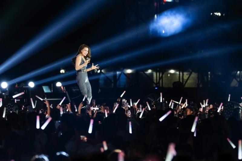 Cặp đôi Đen và Hoàng Thùy Linh đốt nóng V Concert - Ảnh 6.