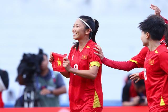 Huỳnh Như rưng rưng khi giải cơn khát bàn thắng đằng đẵng suốt 2 năm: ‘Mọi người đã ôm tôi…’- Ảnh 1. Huỳnh Như rưng rưng khi giải cơn khát bàn thắng đằng đẵng suốt 2 năm: ‘Mọi người đã ôm tôi…’- Ảnh 1.