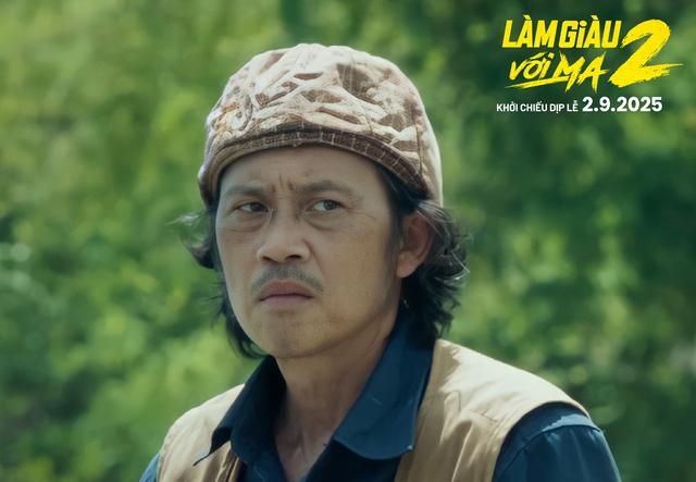 Vừa ra rạp, phim có Hoài Linh liệu đủ sức vượt qua 'Mưa đỏ'?- Ảnh 1.