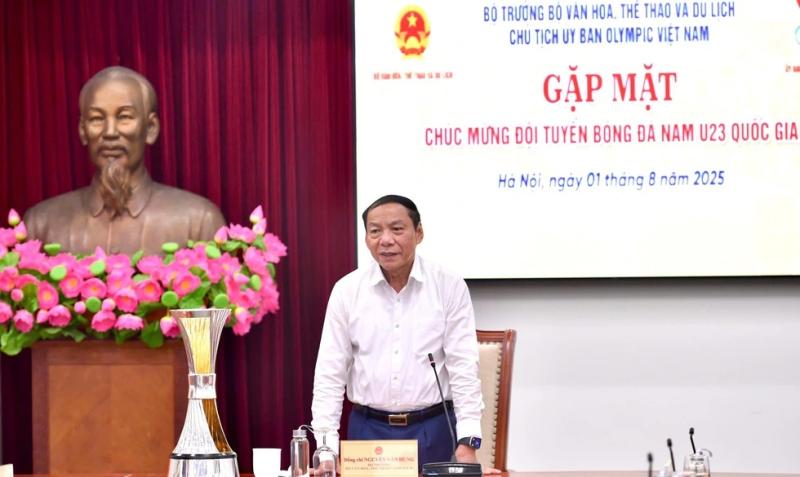 HLV Kim Sang-sik và U.23 Việt Nam được trao tặng Bằng khen của Thủ tướng, Bộ trưởng nói lời xúc động- Ảnh 5.