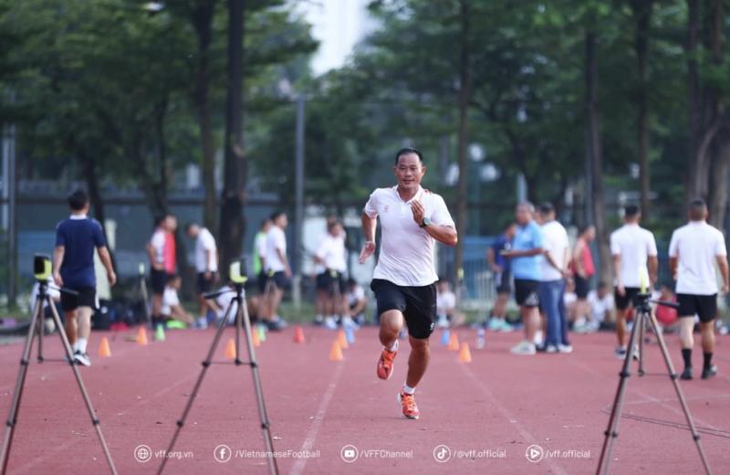 Trọng tài Trần Đình Thịnh bị ngất, đã qua đời ở tuổi 43: Bóng đá Việt Nam bàng hoàng, đau xót!- Ảnh 2.