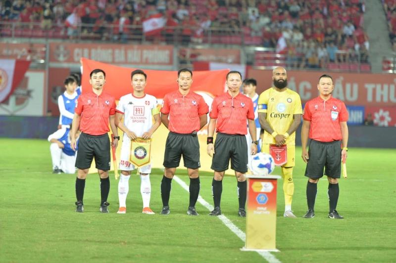 Trọng tài bị ngất khi kiểm tra thể lực, tình hình được theo dõi sát sao: Có dấu hiệu nghiêm trọng - Ảnh 1.