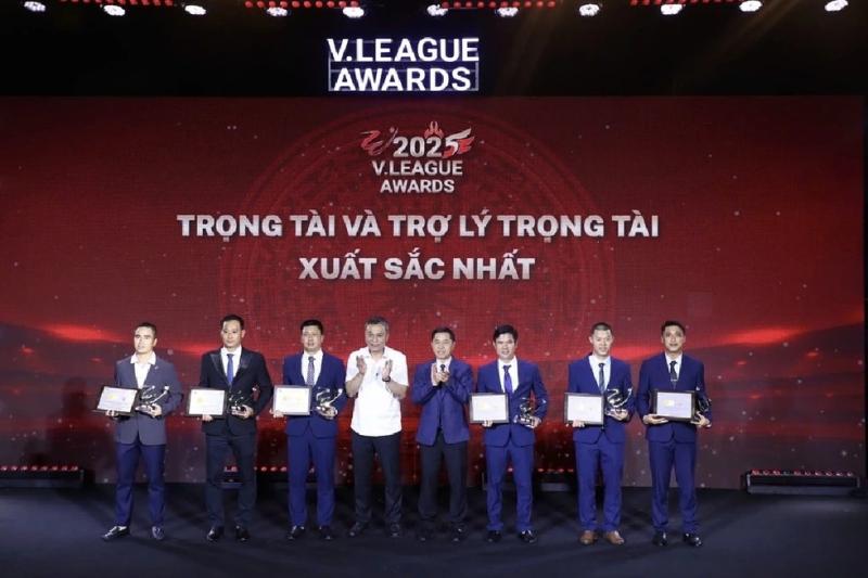 Trọng tài Trần Đình Thịnh bị ngất, đã qua đời ở tuổi 43: Bóng đá Việt Nam bàng hoàng, đau xót!- Ảnh 1.