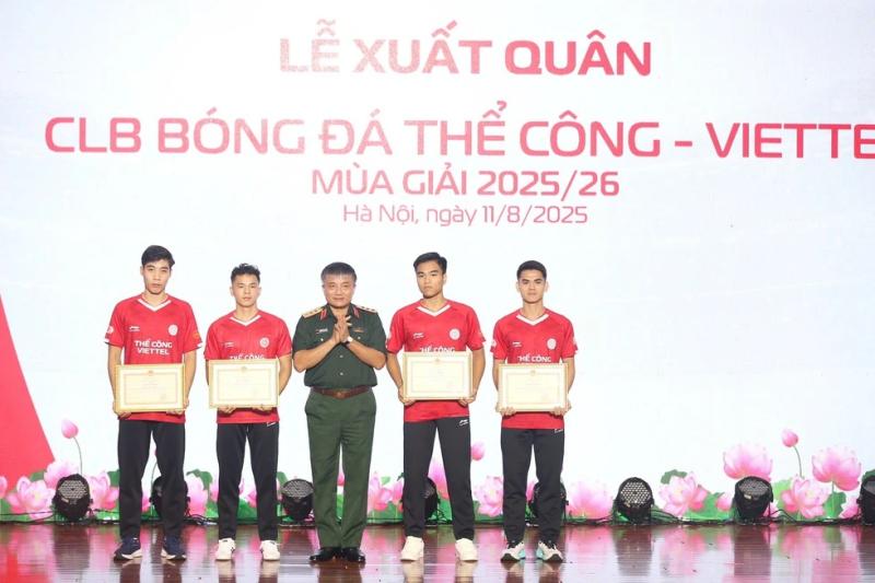 Thứ trưởng Bộ Quốc phòng giao nhiệm vụ đặc biệt cho Thể Công Viettel, đặt mục tiêu vô địch V-League- Ảnh 2.