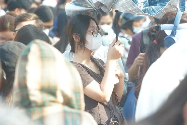 Khán giả ngất xỉu, BTC concert 'Việt Nam trong tôi' tạm ngừng phát vé - Ảnh 3.