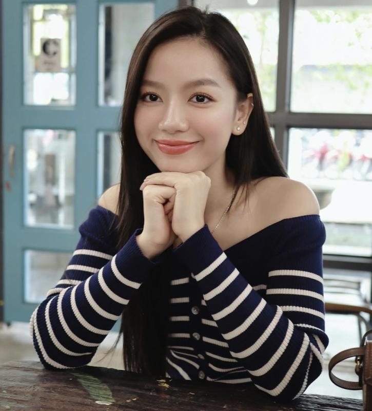 Nhan sắc đời thường của Lê Hạ Anh - ‘bóng hồng’ hiếm hoi trong ‘Mưa đỏ’ - Ảnh 11.