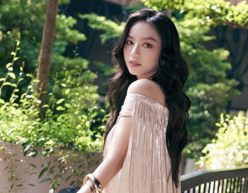 Nhan sắc đời thường của Lê Hạ Anh - ‘bóng hồng’ hiếm hoi trong ‘Mưa đỏ’ - Ảnh 7.
