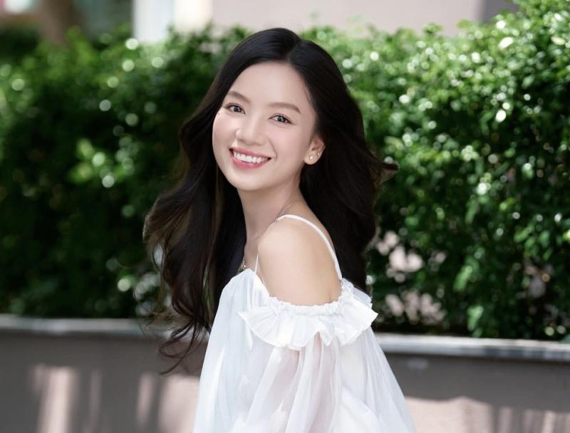 Nhan sắc đời thường của Lê Hạ Anh - ‘bóng hồng’ hiếm hoi trong ‘Mưa đỏ’ - Ảnh 5.
