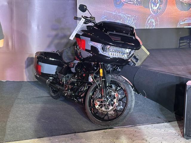 Mô tô Harley-Davidson CVO Road Glide ST đắt gấp đôi Honda Gold Wing, giá gần 2,42 tỉ- Ảnh 1. Mô tô Harley-Davidson CVO Road Glide ST đắt gấp đôi Honda Gold Wing, giá gần 2,42 tỉ- Ảnh 1.