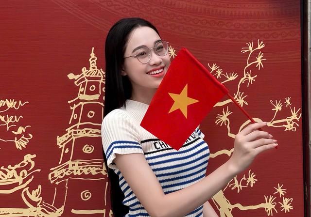 Hoa hậu sinh năm 2005 tham gia lễ diễu binh, diễu hành là ai? - Ảnh 1.