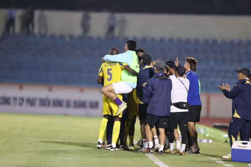 Đội Quảng Nam chính thức bỏ V-League, không kèn không trống: VPF chọn phương án nóng chỉ còn 13 đội?- Ảnh 1.