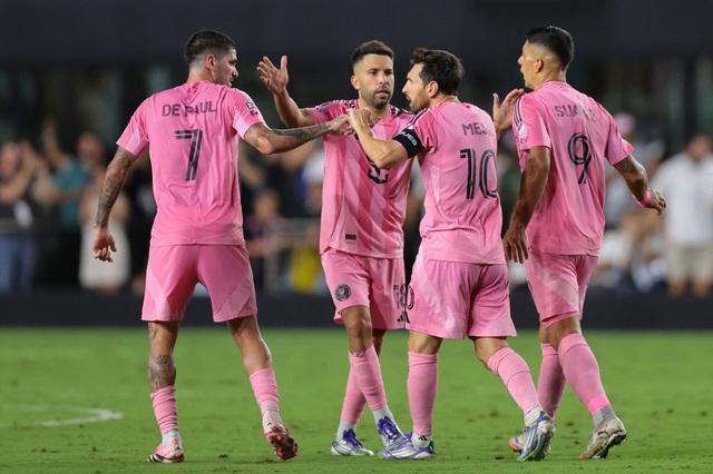 Messi lập cú đúp ‘tuyệt đối điện ảnh’, Inter Miami vào chung kết Leagues Cup ngoạn mục - Ảnh 2.
