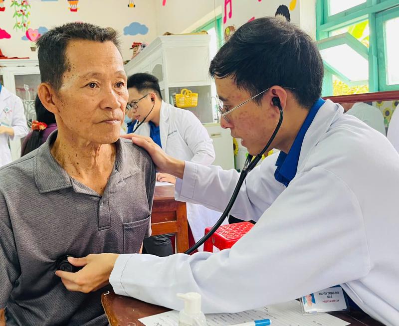 BV Chợ Rẫy, Báo Thanh Niên tổ chức khám bệnh nơi cuối cùng bản đồ Việt Nam - Ảnh 6.