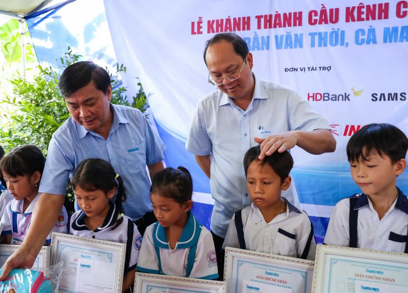 Báo Thanh Niên khánh thành cây cầu 'trong mơ' ở vùng đất cuối bản đồ Việt Nam- Ảnh 12. Báo Thanh Niên khánh thành cây cầu 'trong mơ' ở vùng đất cuối bản đồ Việt Nam- Ảnh 12.